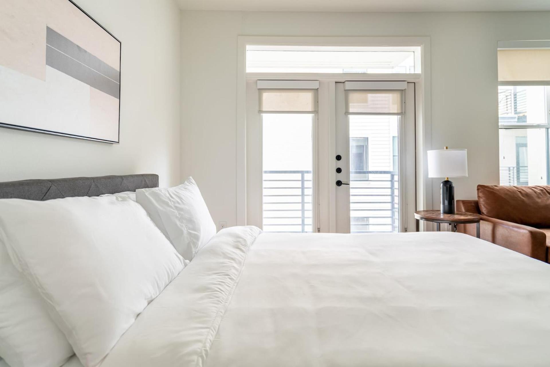 Apartment Downtown With Pool And Trail Access *
