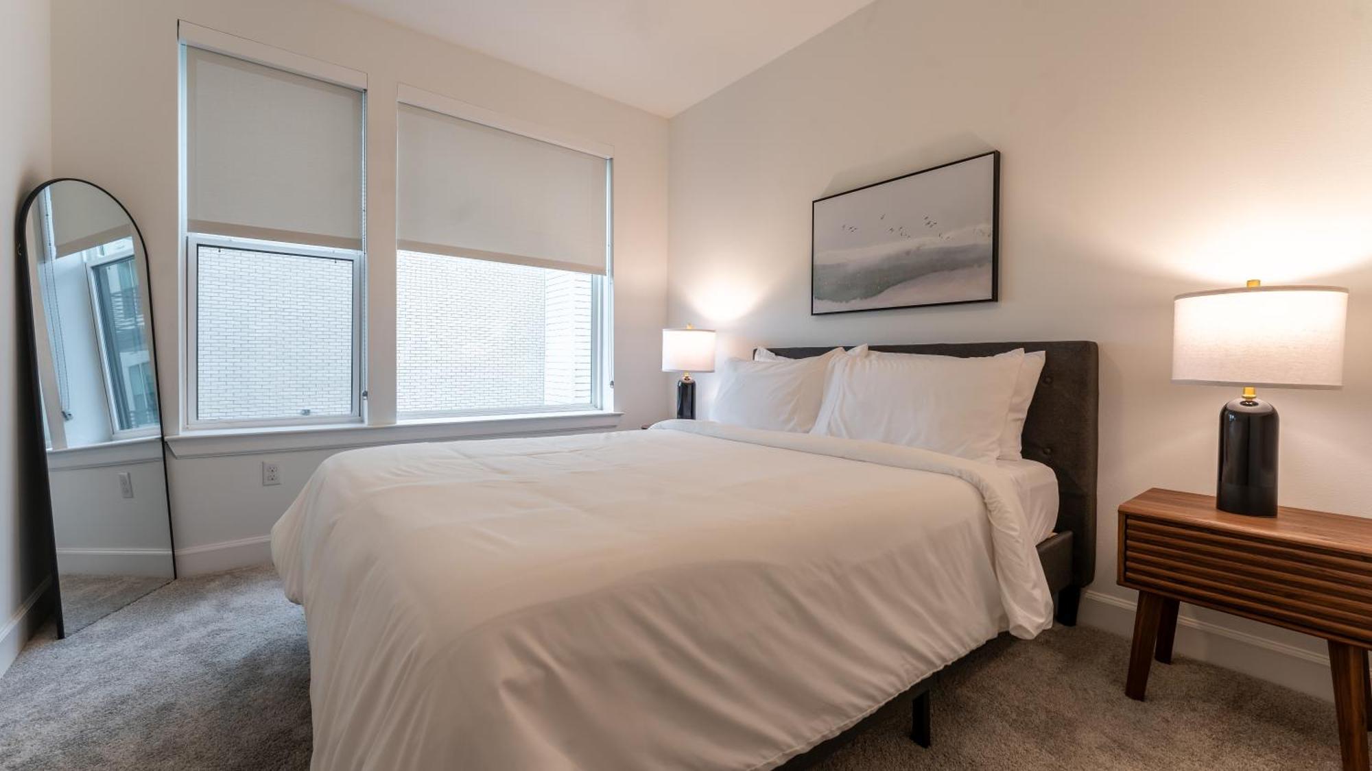 Apartment Downtown With Pool And Trail Access